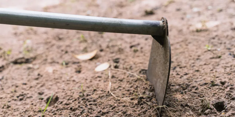 Travailler un sol dur et sec