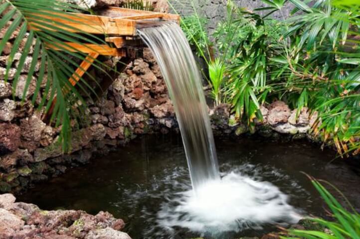 Installer une cascade dans votre jardin