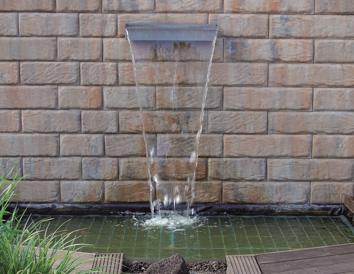 Pompe manuelle à eau traditionnelle - Jardinet - Équipez votre jardin au  meilleur prix